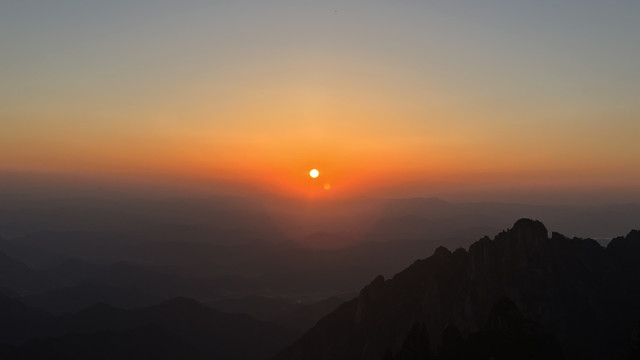 黄山鳌鱼峰日落