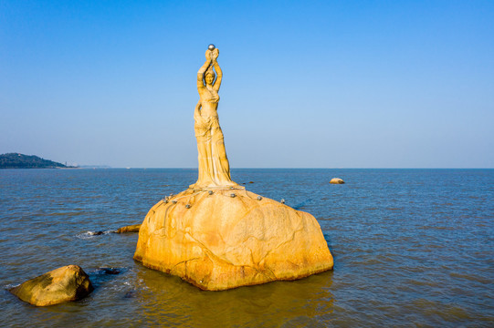 航拍广东珠海地标建筑渔女神像