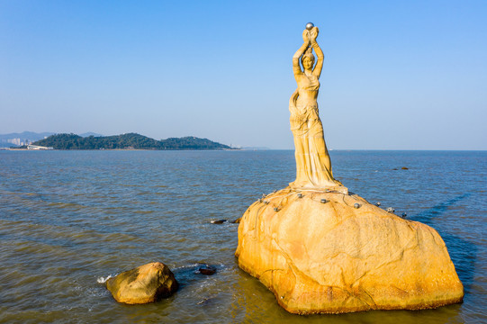 航拍广东珠海地标建筑渔女神像