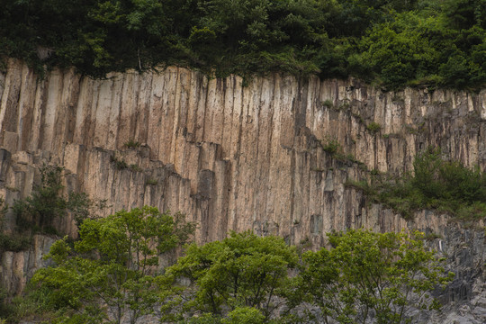 山体石墙