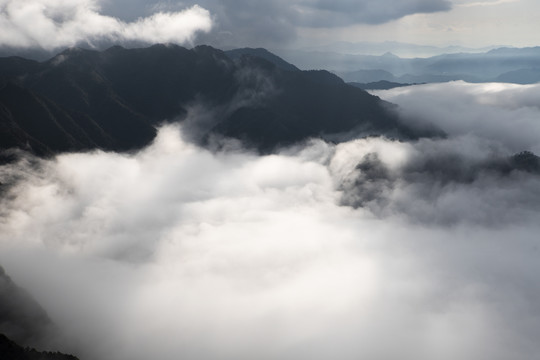 金鸡山山峰云海