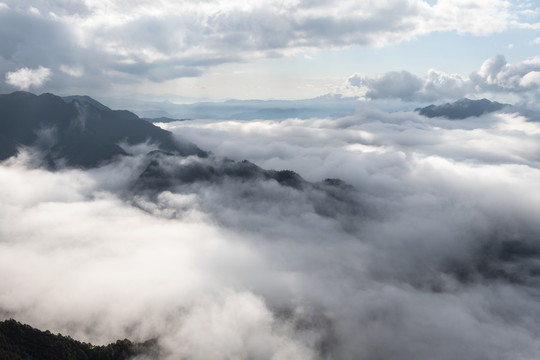 金鸡山山峰云海