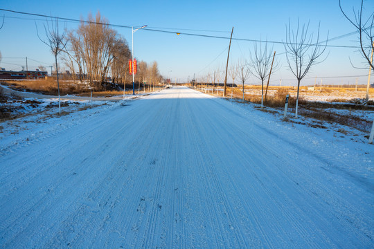 雪后的路