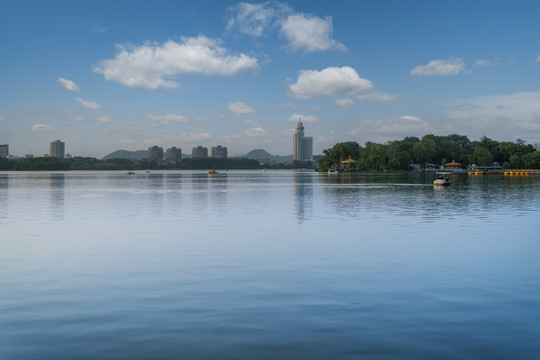 南京玄武湖城市风光