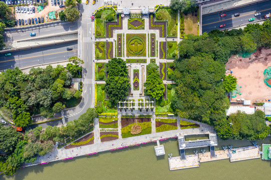 航拍中山大学校本部北门广场