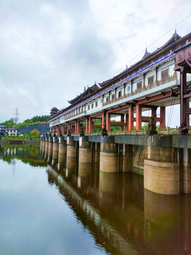 调节坝风雨廊桥