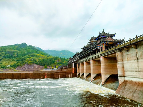 调节坝风雨廊桥