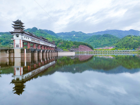 调节坝风雨廊桥