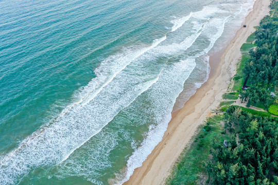 航拍海南三亚海棠湾沙滩海浪