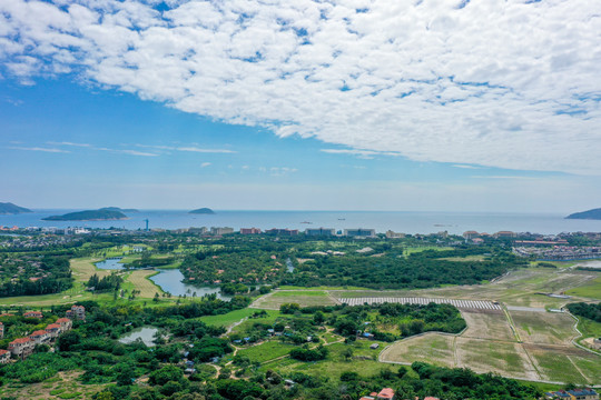 航拍三亚吉阳区亚龙湾街区