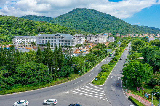 航拍三亚吉阳区亚龙湾街区