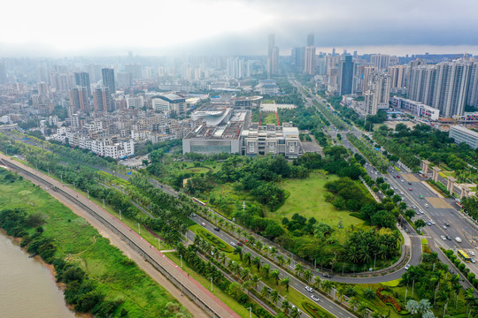 航拍海口滨江路海南广场绿地