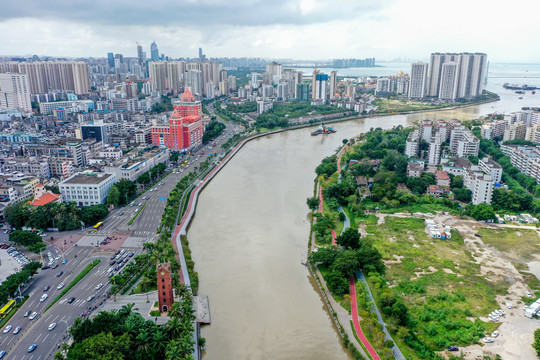 航拍海口海甸河畔海口钟楼