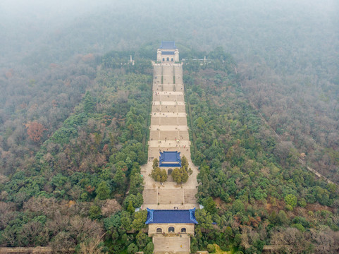 航拍雾霭中的江苏南京中山陵
