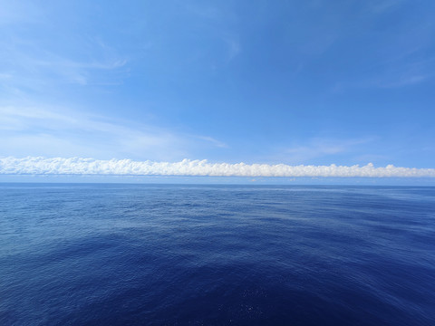 海平面的云层