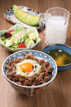 牛肉丼饭套餐