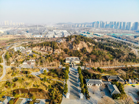 航拍江苏徐州龟山汉墓外景