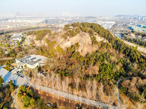 航拍江苏徐州龟山汉墓外景