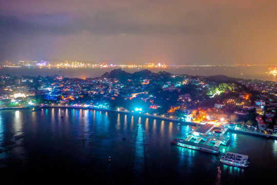 航拍福建厦门鼓浪屿风景区夜景