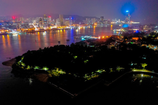 航拍福建厦门鼓浪屿风景区夜景