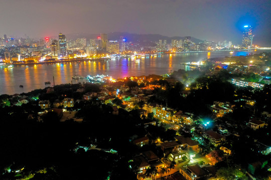 航拍福建厦门鼓浪屿风景区夜景