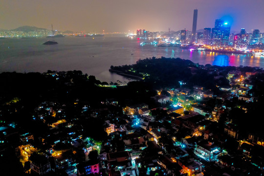 航拍福建厦门鼓浪屿风景区夜景