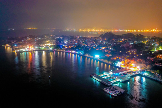 航拍福建厦门鼓浪屿风景区夜景