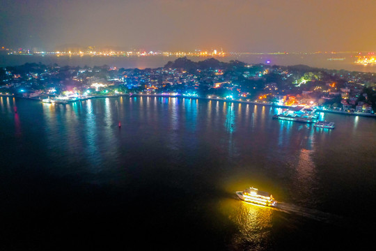 航拍福建厦门鼓浪屿风景区夜景