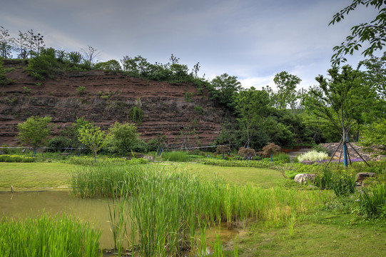 金华赤山公园红色山岩