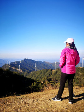 风车山观景美女