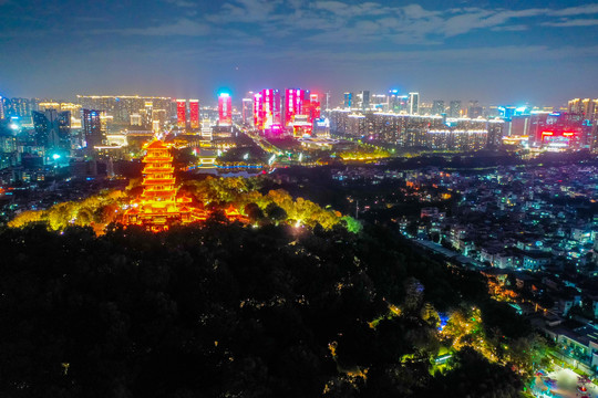 航拍佛山礌岗山顶魁星阁夜景