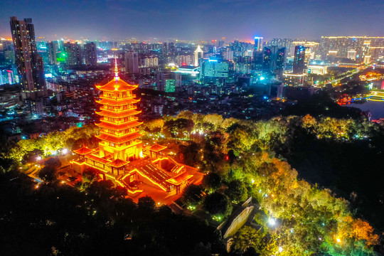 航拍佛山礌岗山顶魁星阁夜景