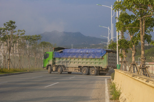 大型土方车