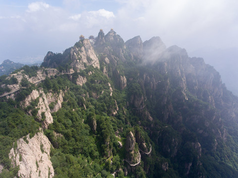 航拍栾川老君山最高峰马鬃岭