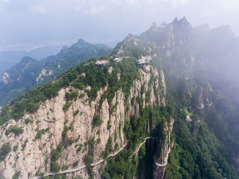 航拍栾川老君山最高峰马鬃岭