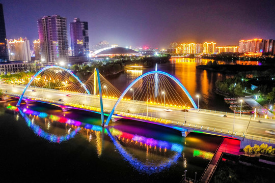 航拍新郑创业路跨轩辕湖桥夜景