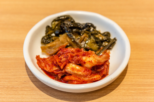 朝鲜族辣白菜和腌黄瓜