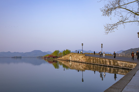 杭州市西湖春天苏堤