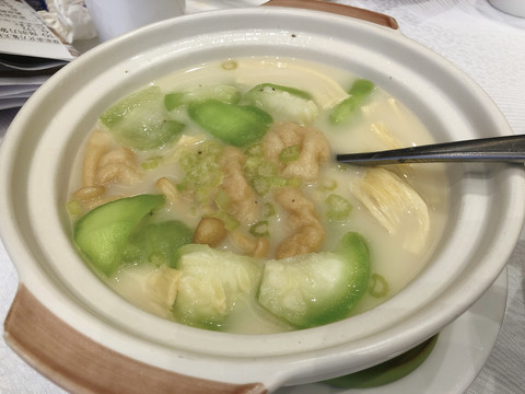 丝瓜鱼腐煲