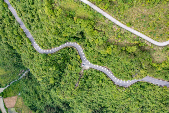 航拍湖南湘西的山间公路