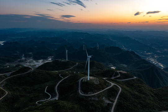 航拍湘西羊峰山风力发电机组