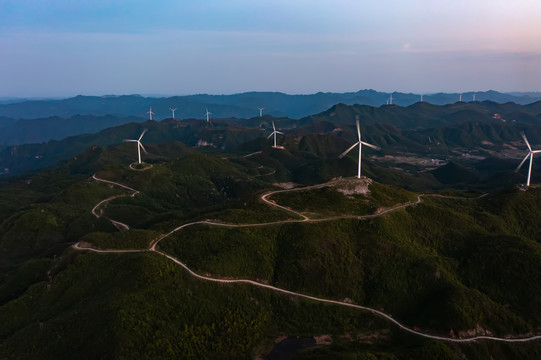 航拍湘西羊峰山风力发电机组