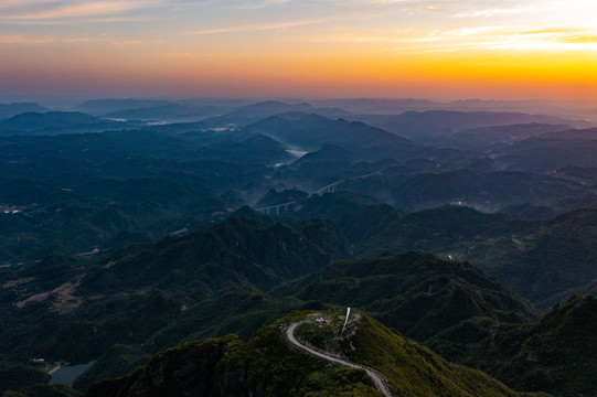 航拍湘西羊峰山风力发电机组