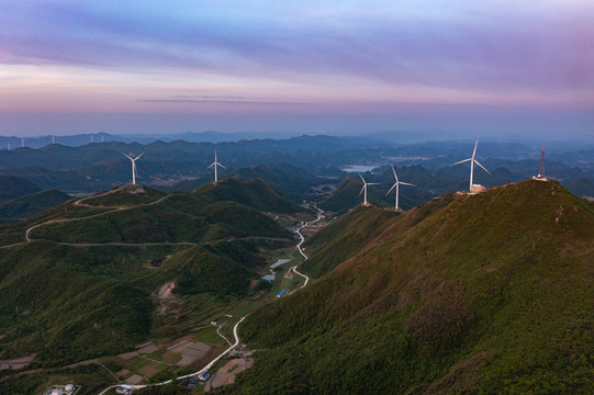 航拍湘西羊峰山风力发电机组