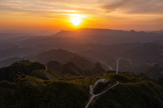 航拍湘西羊峰山风力发电机组