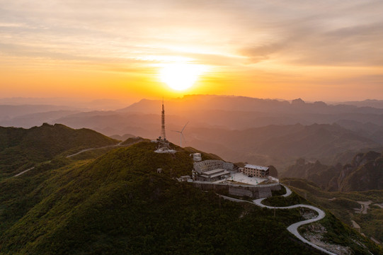 航拍湘西羊峰山风力发电机组