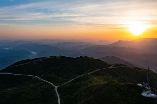 航拍湘西羊峰山风力发电机组