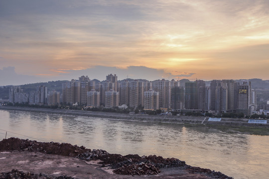 宜宾金沙江畔城市景观