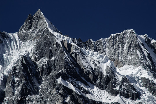 巍峨雪山