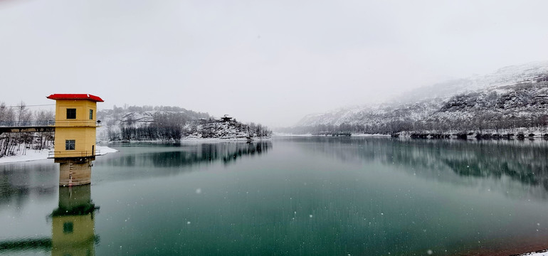 雪后水库